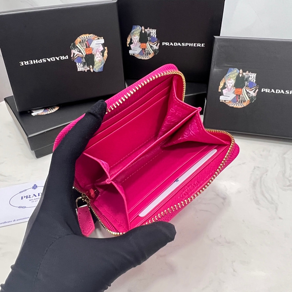 プラダ財布コピー角部分ディテール